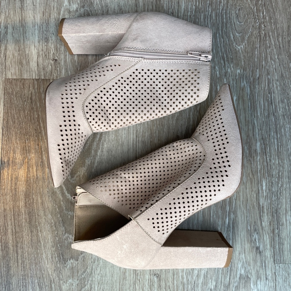 Qupid Block Heels - image 1